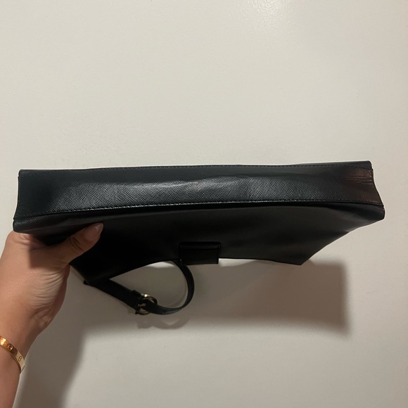 Ferragamo Trifolio shoulder bag — black with gold hardware - Picture 7 of 7